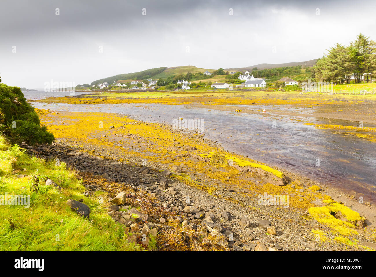 Piccolo villaggio sull'isola di Skye Foto Stock