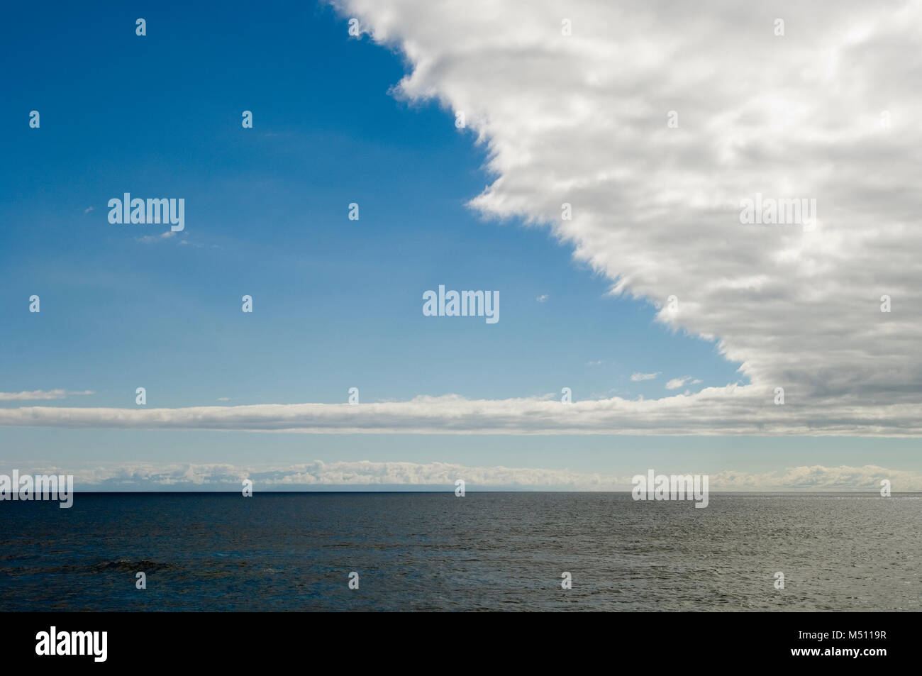 Nuvole e meteo visto anteriore sull'Oceano Atlantico in Tenerife a El Medano. Febbraio 2006 Foto Stock