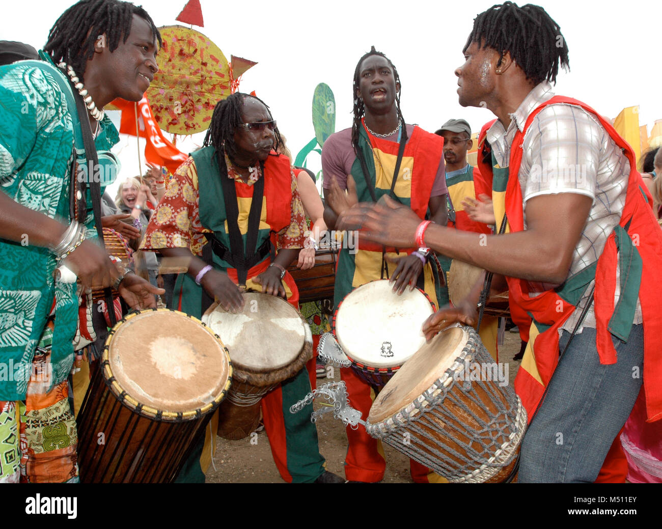 I percussionisti del festival Womad 2005 Reading, Berks, Inghilterra. Il 31 luglio 2005 Foto Stock