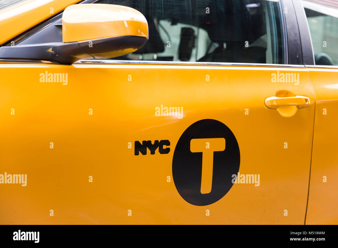 NEW YORK, Stati Uniti d'America - 31 agosto 2017: taxi sulla strada di New York City. Vi è 13,237 taxi operante nella città di New York che hanno 241 milioni di Foto Stock