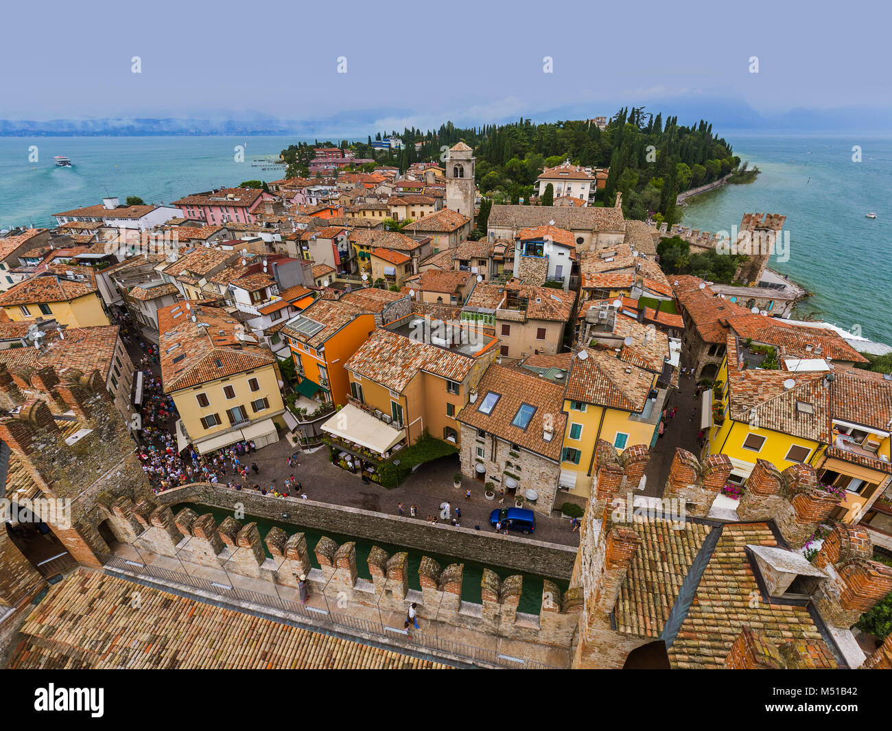 Castello sul Lago di Garda a Sirmione Italia Foto Stock