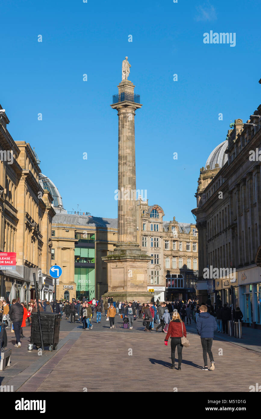 Newcastle upon Tyne Regno Unito, vista lungo Grainger Street verso il grigio è un monumento nel centro cittadino di Newcastle, Tyne and Wear, Inghilterra Foto Stock