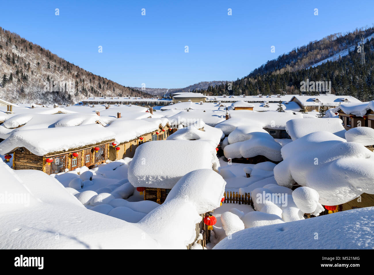 La città della neve, Xue Xiang a Heilongjiang, Cina offre la Cina è davvero  il Paese delle Meraviglie invernali. Visualizzazione diurna dà una favola  esperienza surreale Foto stock - Alamy