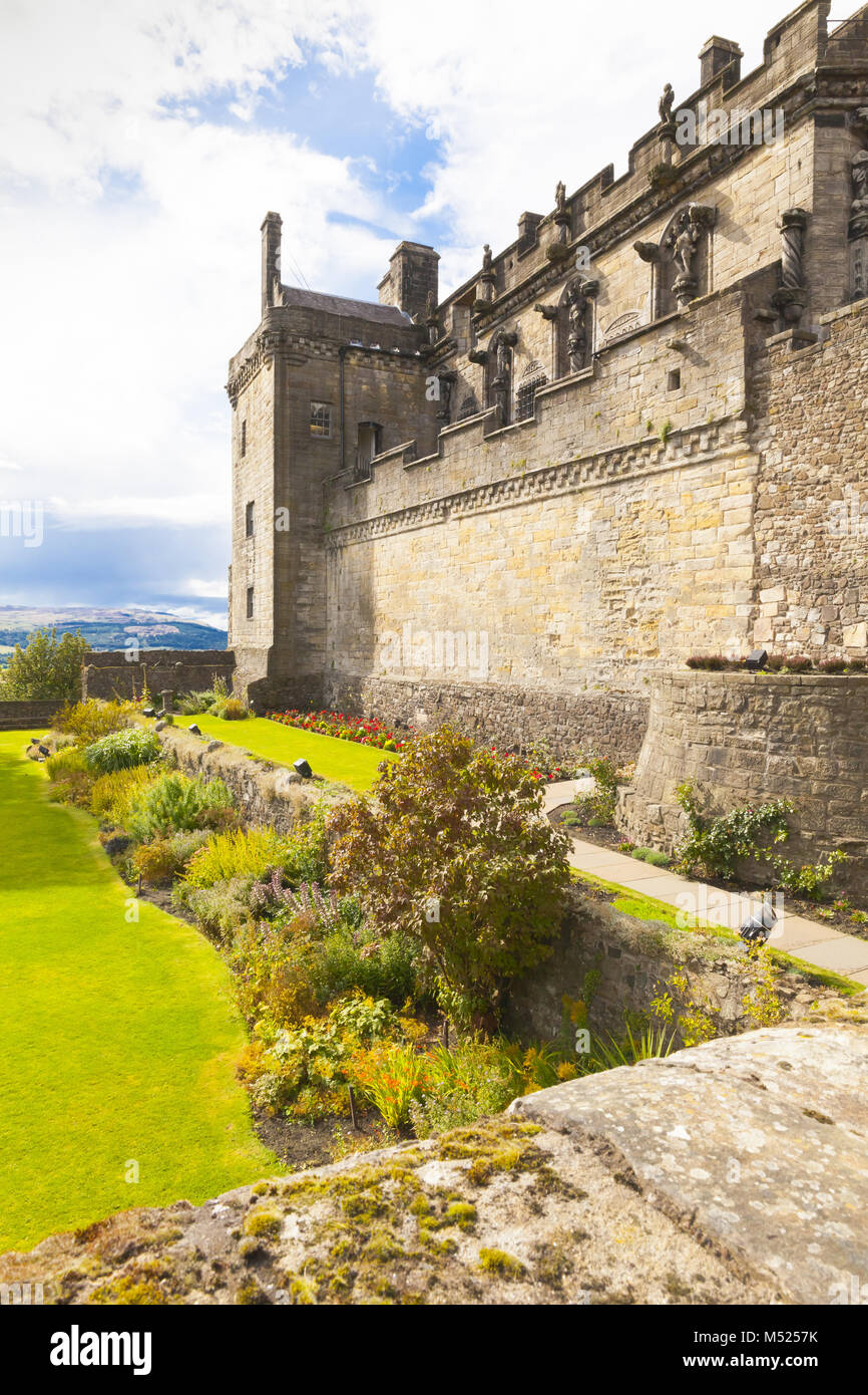 Il Castello di Stirling vista laterale in Scozia in estate Foto Stock