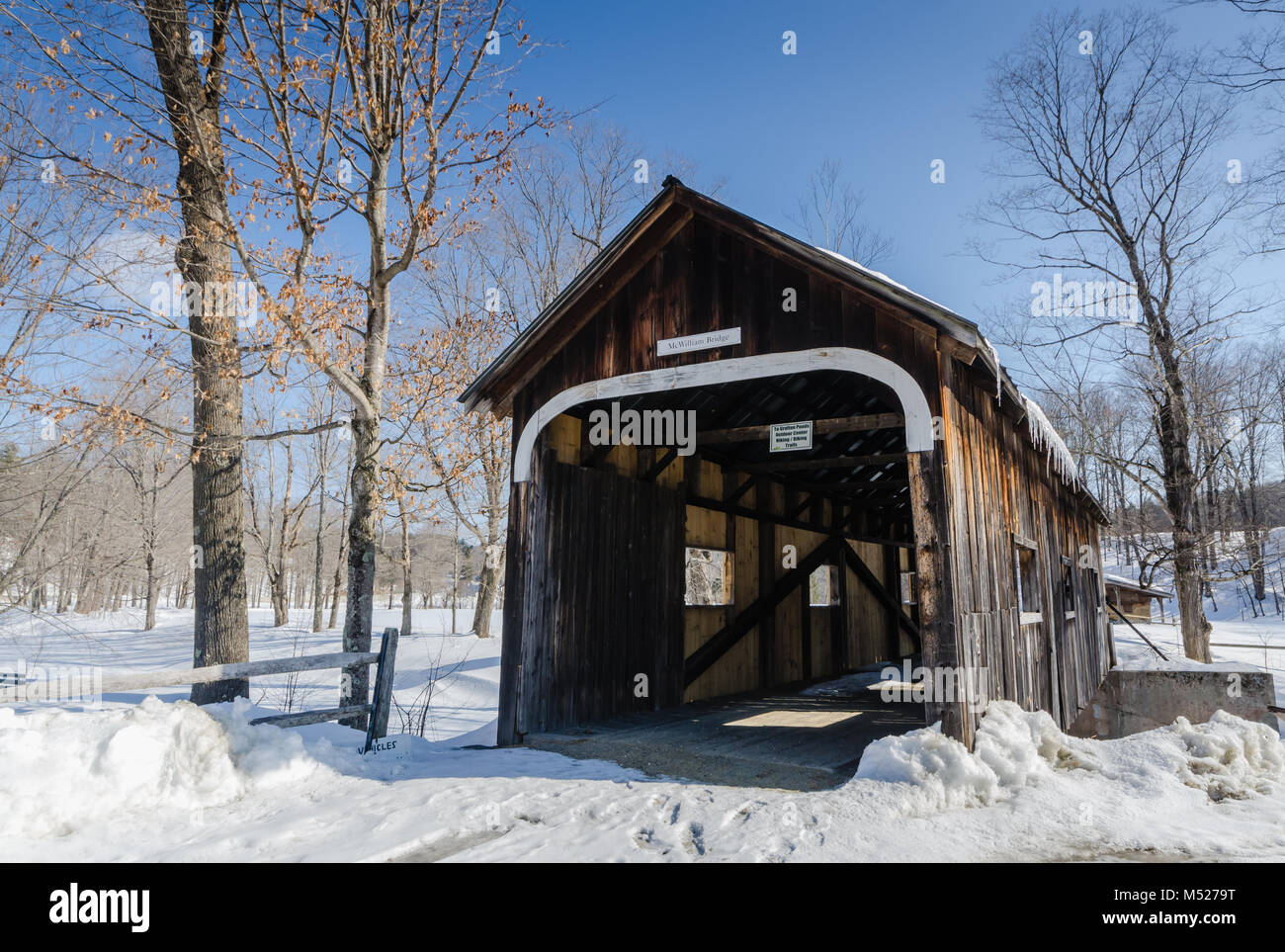 Il McWilliam ponte coperto è un 62 piedi span in legno che attraversa un ramo del fiume Saxtons in Grafton, Vermont. Foto Stock