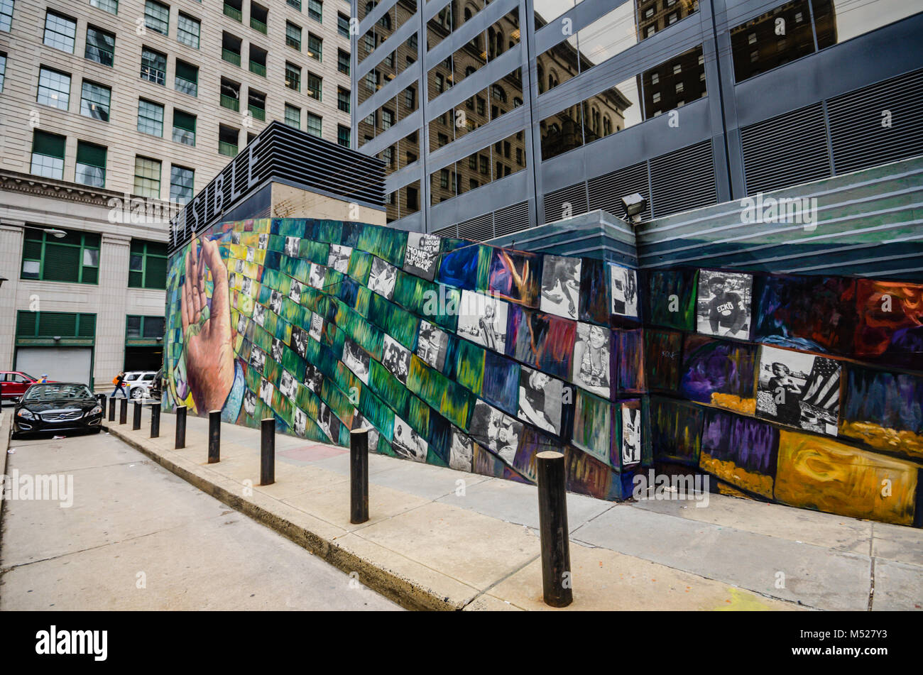 Ogni anno, 12.000 residenti e visitatori tour Arte Murale' galleria d'arte a cielo aperto che è diventato parte della civica della città e del paesaggio una fonte di pri Foto Stock