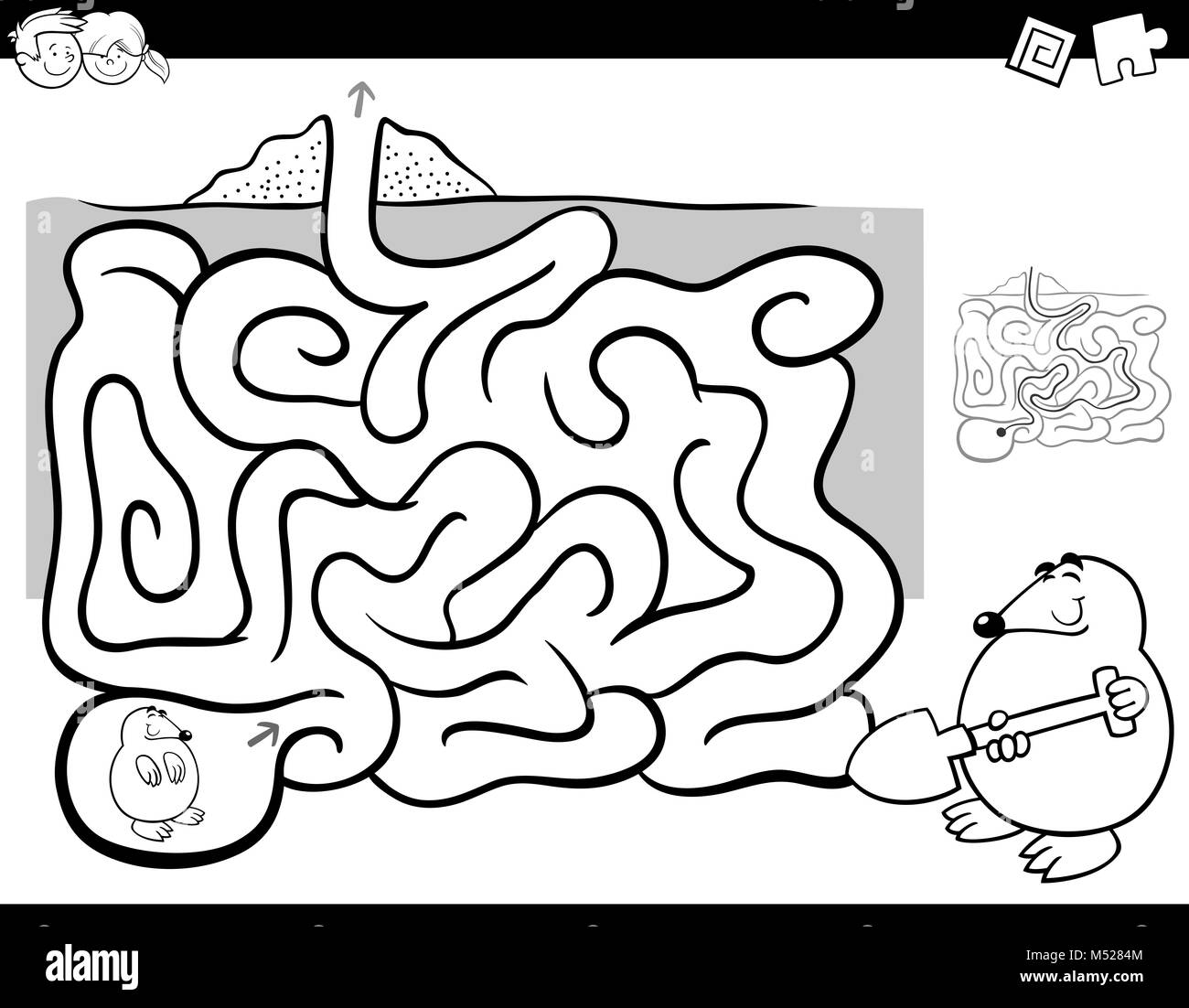 Attività maze Coloring Book wit animale mole Foto Stock