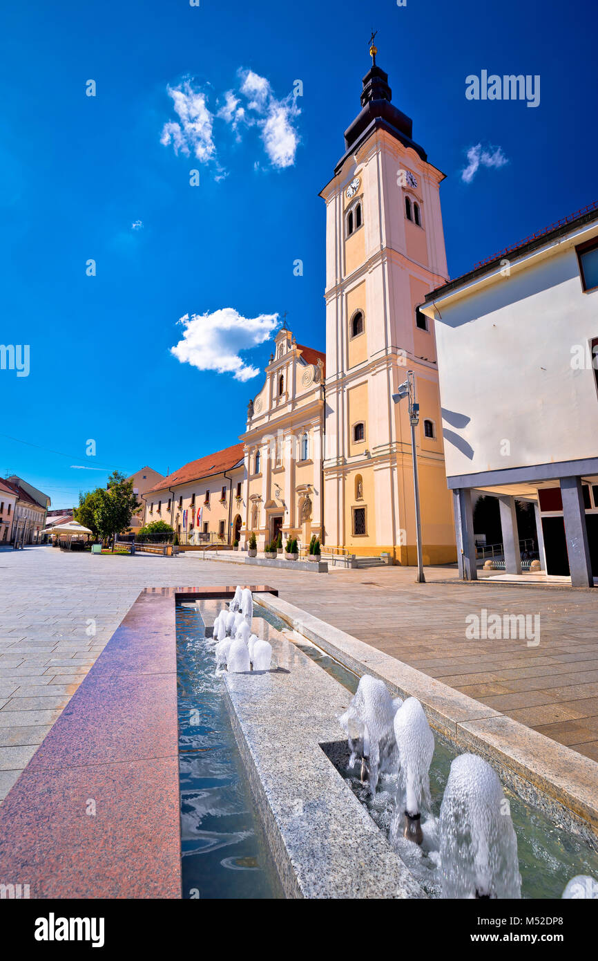 Cakovec piazza Chiesa e vista sulla fontana Medjimurje, regione della Croazia Foto Stock
