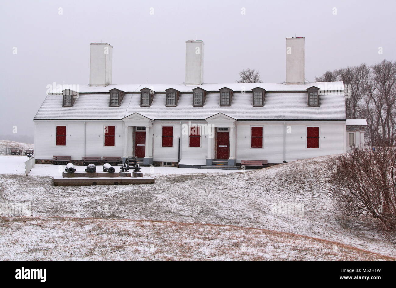 Luce neve invernale coperchio, a Fort Anne, Annapolis Royal, Annapolis Valley, Nova Scotia, NS, Canada Foto Stock