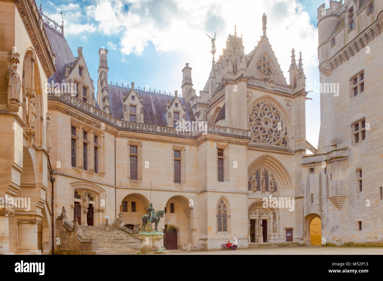 Cortile interno castello pierrefond Foto Stock