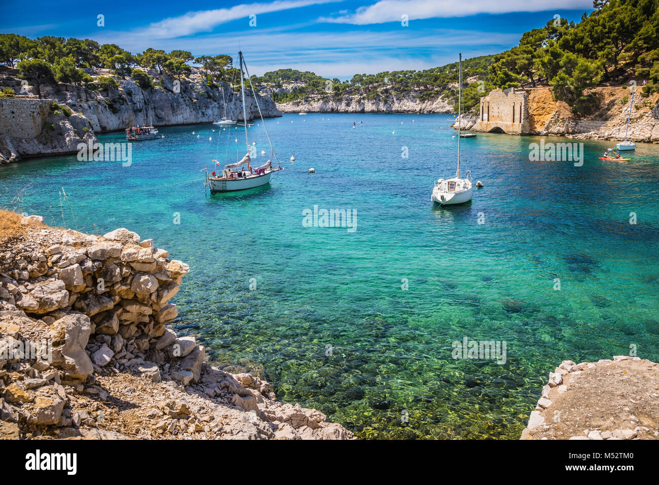 Gli yacht nel fiordo di mare Foto Stock