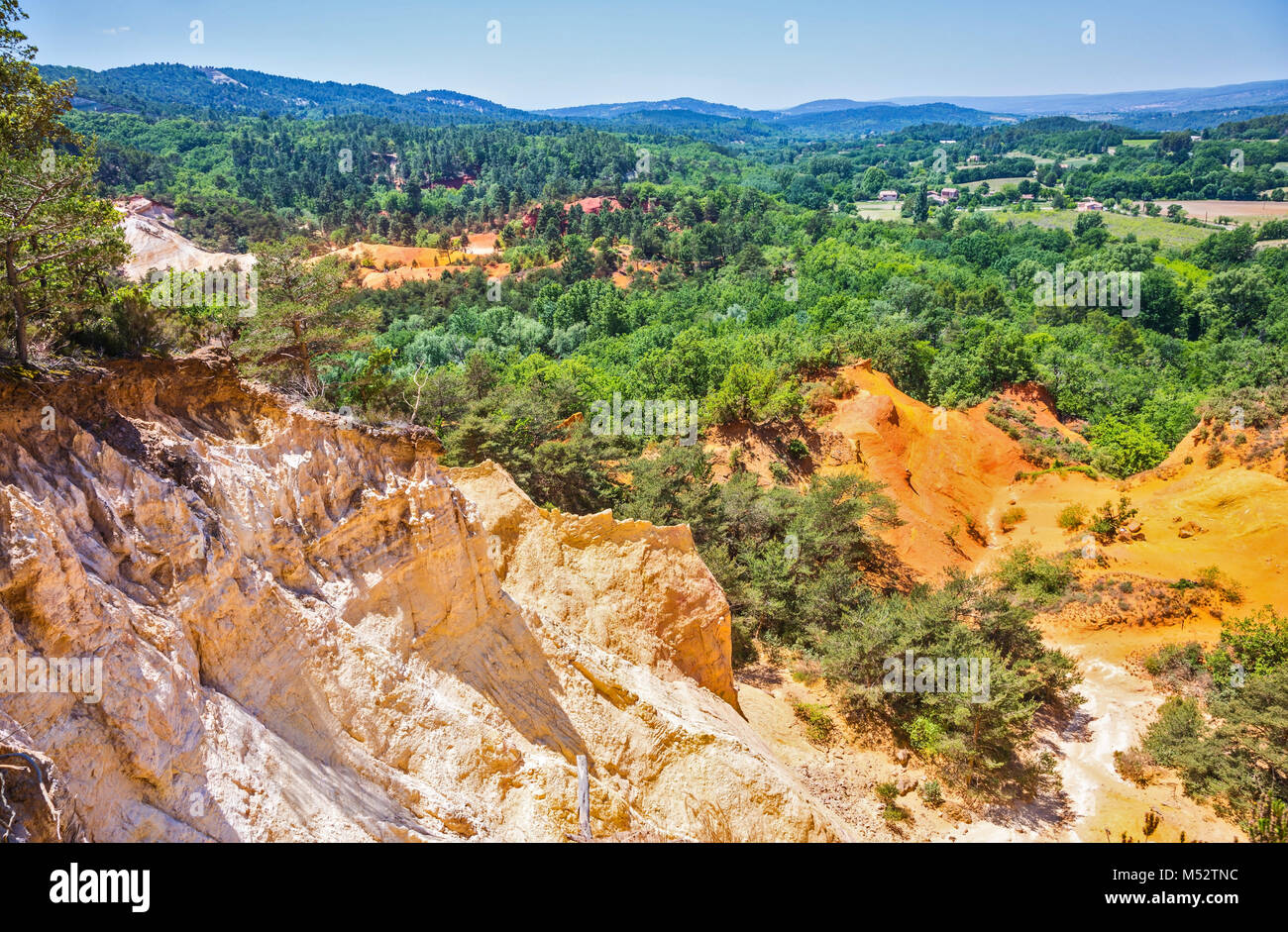 La riserva è in posizione per la carriera di ocra Foto Stock