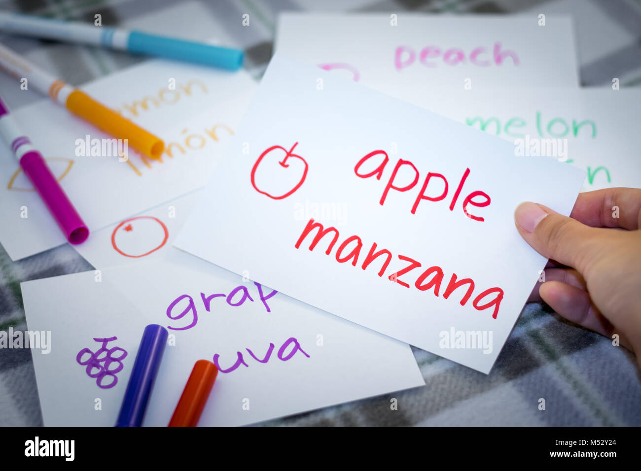 Spagnolo; imparare una nuova lingua con frutti nome schede Flash Foto Stock