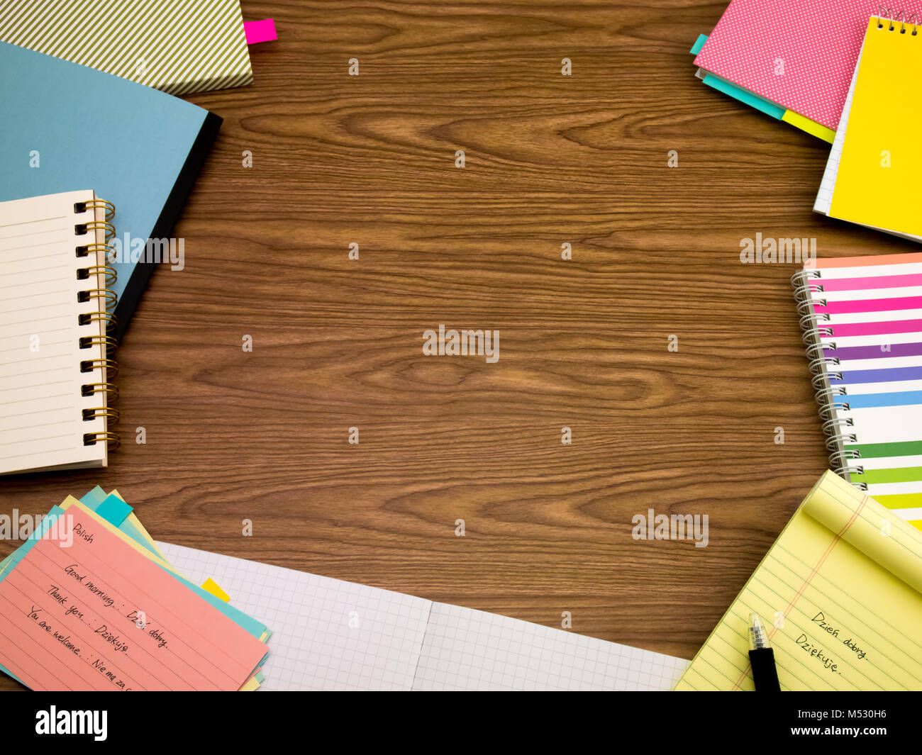 Polacco; imparare una nuova lingua scrittura di parole sul notebook Foto Stock