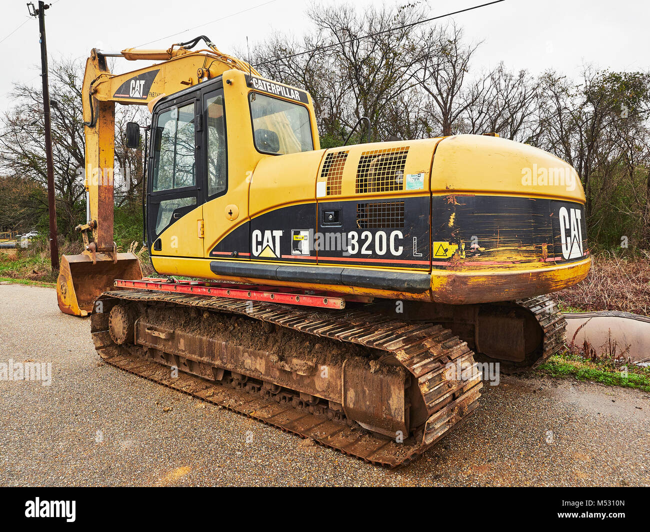 CAT 320C per impieghi pesanti digger, escavatore idraulico, un grande pezzo di macchinari da costruzione inattivi a Montgomery in Alabama USA. Foto Stock
