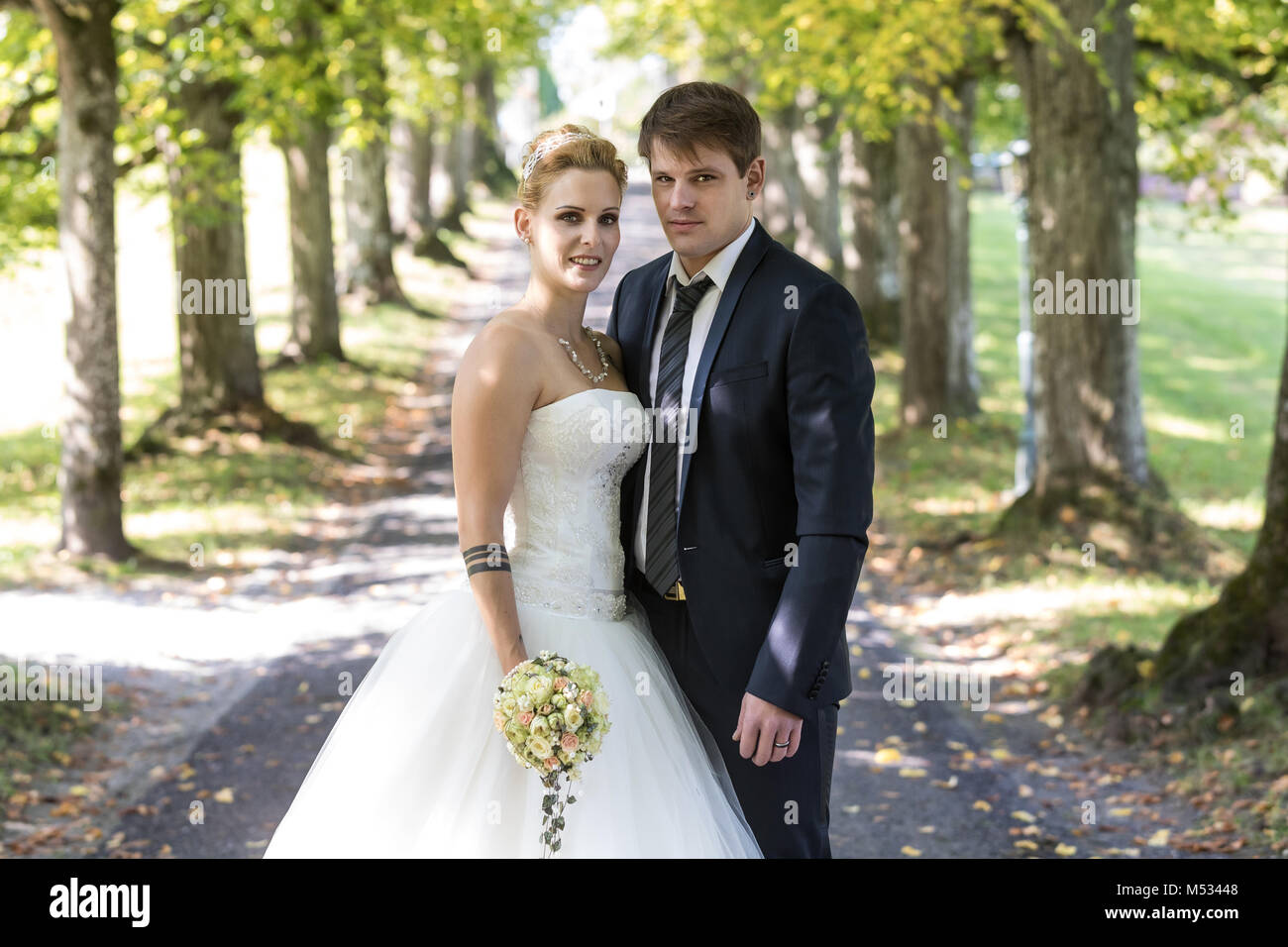 Giovane sposa e lo sposo Foto Stock