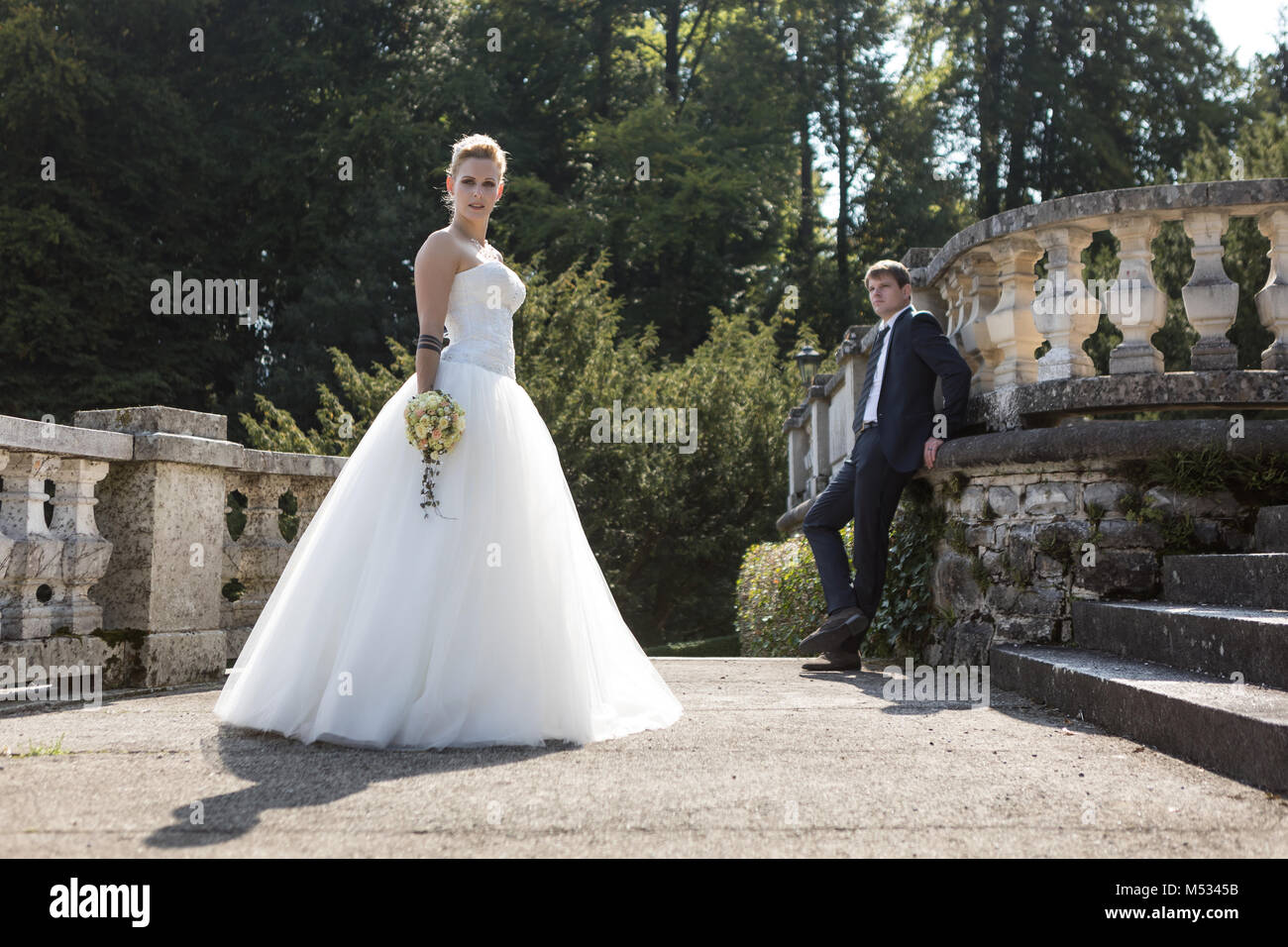 Giovane sposa e lo sposo Foto Stock