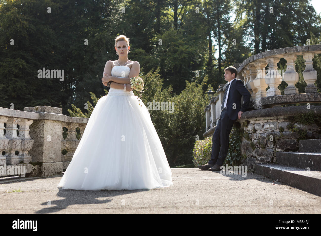 Giovane sposa e lo sposo Foto Stock