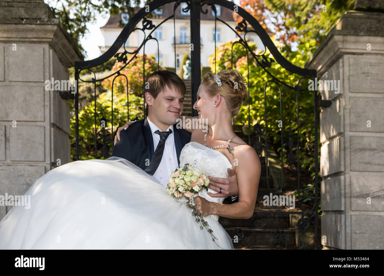 Giovane sposa e lo sposo Foto Stock