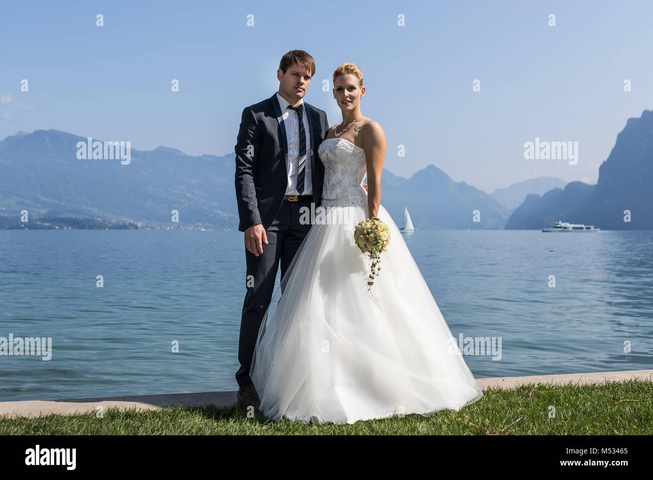 Giovane sposa e lo sposo Foto Stock