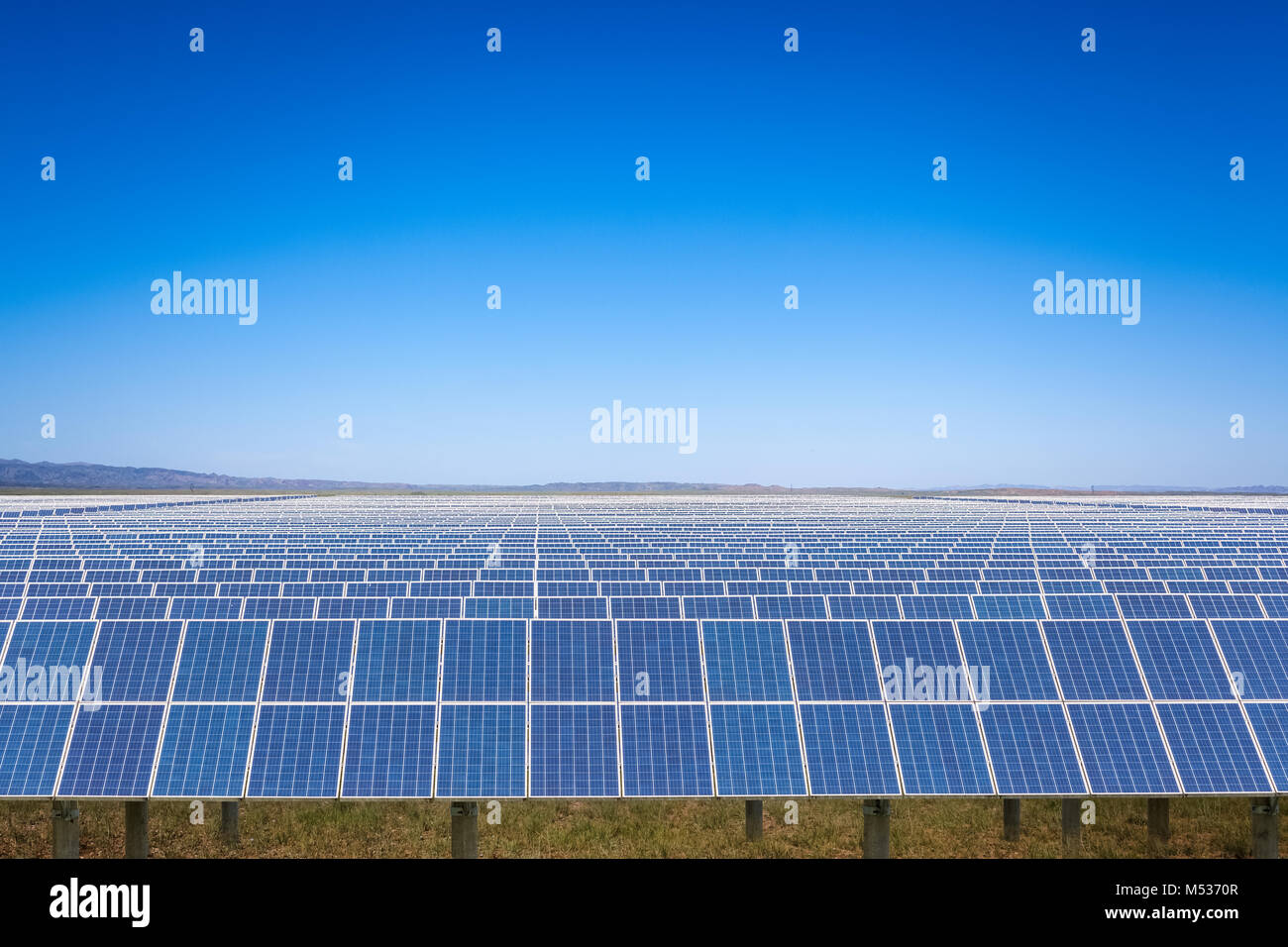 Energia solare su prairie Foto Stock