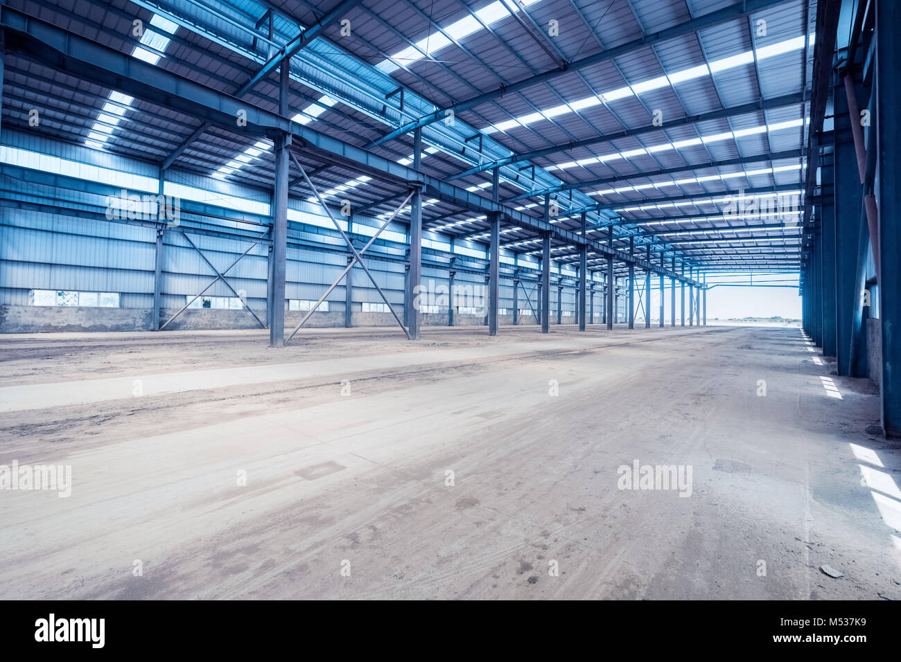 Interno della struttura in acciaio workshop Foto Stock