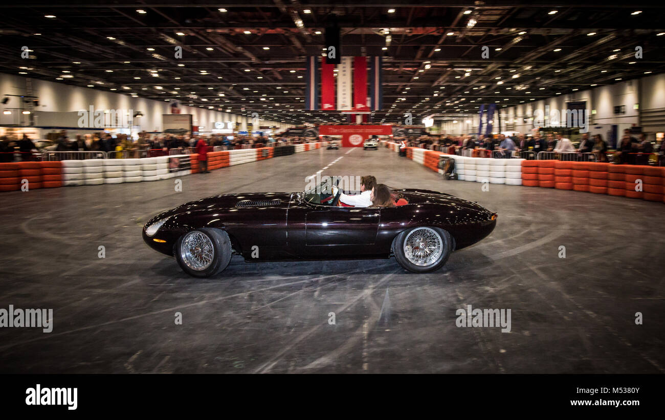 Jaguar E-Type Eagle Speedster la guida dimostrazione presso la London Classic Car Show & motorismo storico Show internazionale in Excel Foto Stock