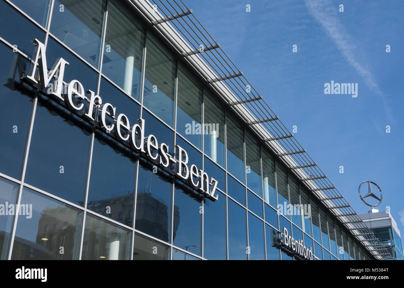 Mercedes benz headquarters immagini e fotografie stock ad alta risoluzione  - Alamy