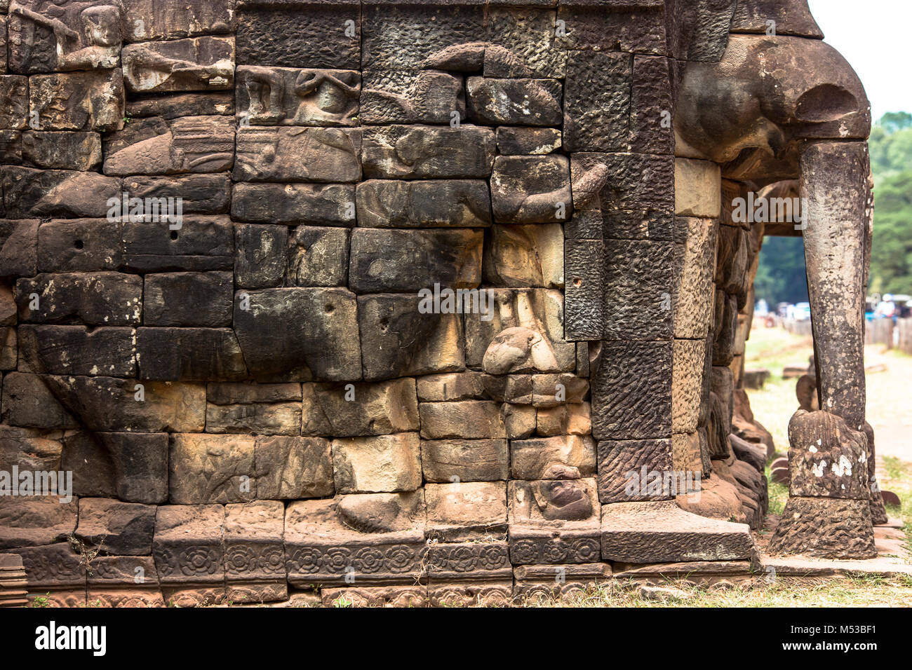 Siem Reap Angkor Wat la Terrazza degli elefanti è parte delle mura di cinta della città di Angkor Thom, una rovina tempio complesso in Cambogia. La terrazza è stata utilizzata Foto Stock