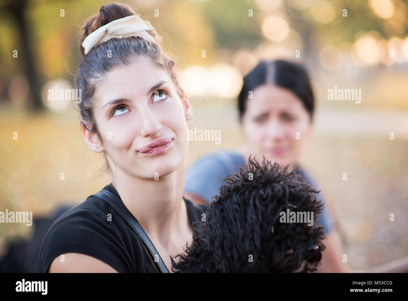 Due donne avente un rapporto problema Foto Stock