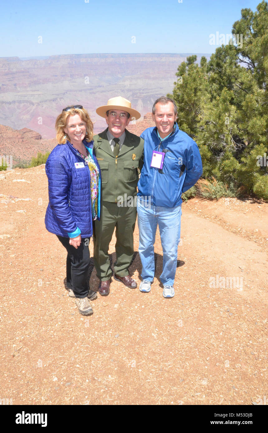 DV riconsacrazione maggio. Vista del deserto riconsacrazione - Maggio 22, 2016 Il National Park Service (NPS) e i suoi partner hanno tenuto una ri-dedicazione cerimonia al deserto vista torre di avvistamento di Domenica, 22 maggio 2016. La cerimonia, a servizio del Parco Nazionale Centennial evento commemorato il grand re-apertura e la riconsacrazione della torre di avvistamento da un negozio di souvenir per un patrimonio culturale posto. Rappresentanti di NPS, Grand Canyon Asso Foto Stock