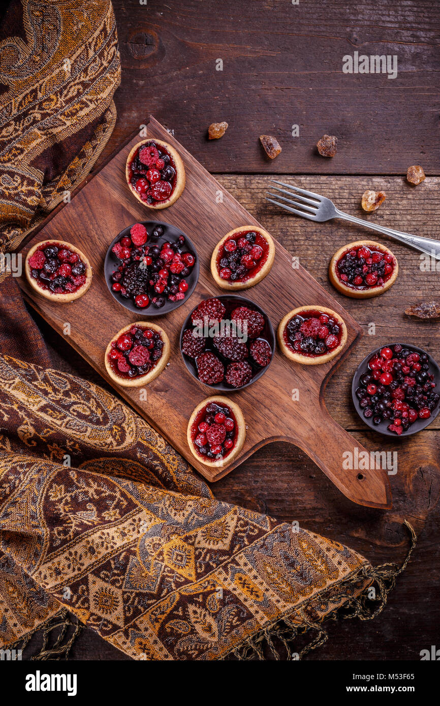 Canapes, una festa perfetta singoli freschi dessert di frutta Foto Stock