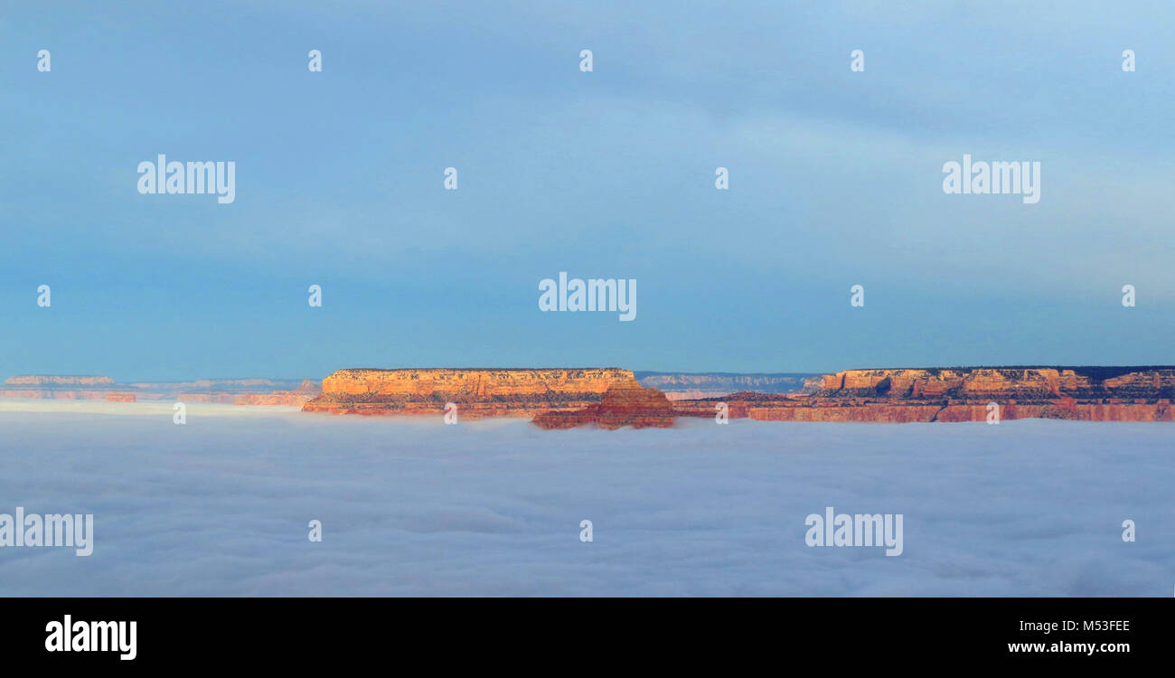 Parco Nazionale del Grand Canyon 2014 inversione totale 0005. Totale inversione di cloud vicino a vista nel deserto, il Parco Nazionale del Grand Canyon, Giovedi, Dicembre11, 2014. . Foto Stock