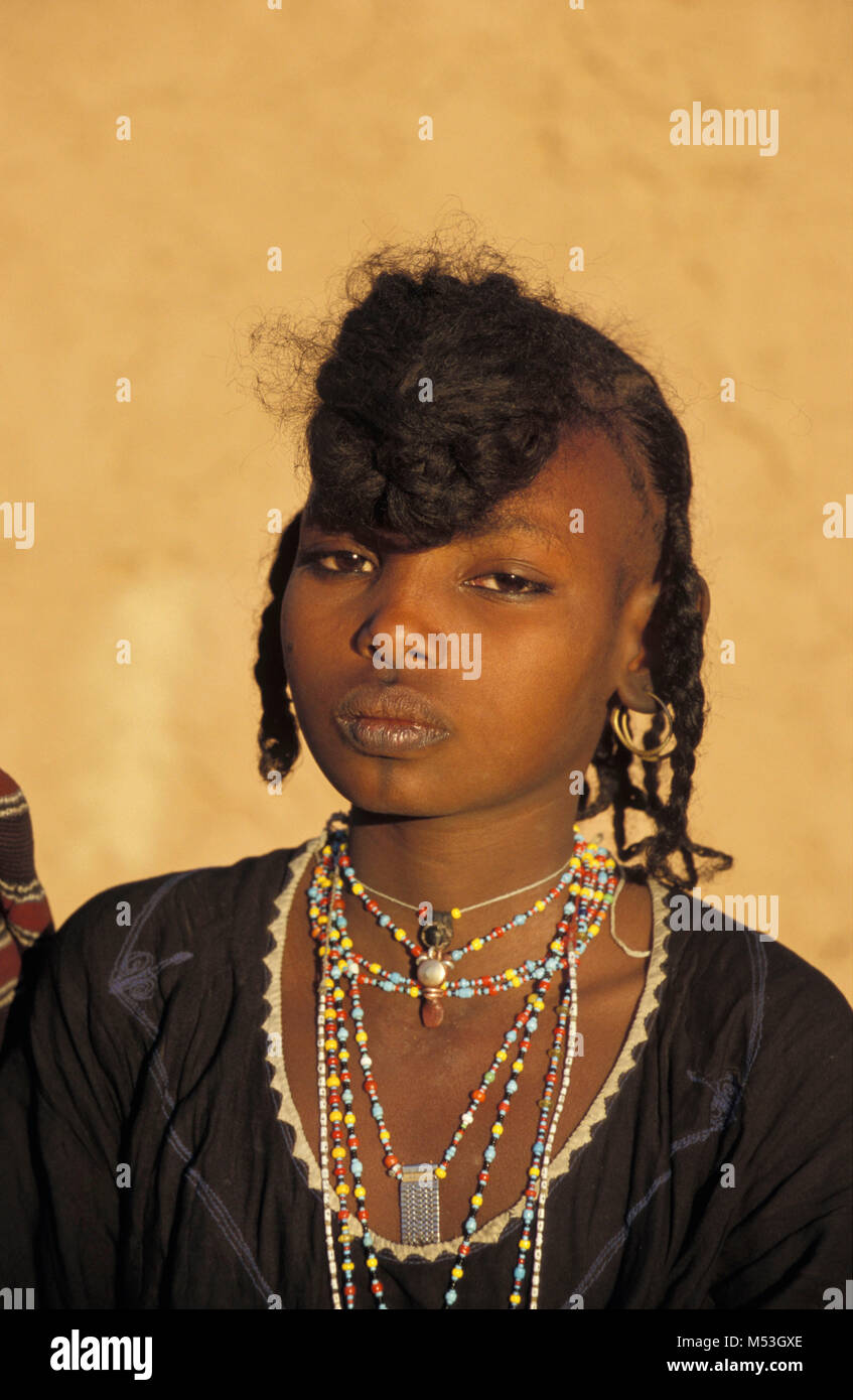 Mali. Anderamboukane, vicino Menaka. Deserto del Sahara. Il Sahel. Tamadacht festival. Peul Girl, chiamato anche Wodaabe in Geerewol Festival. Foto Stock