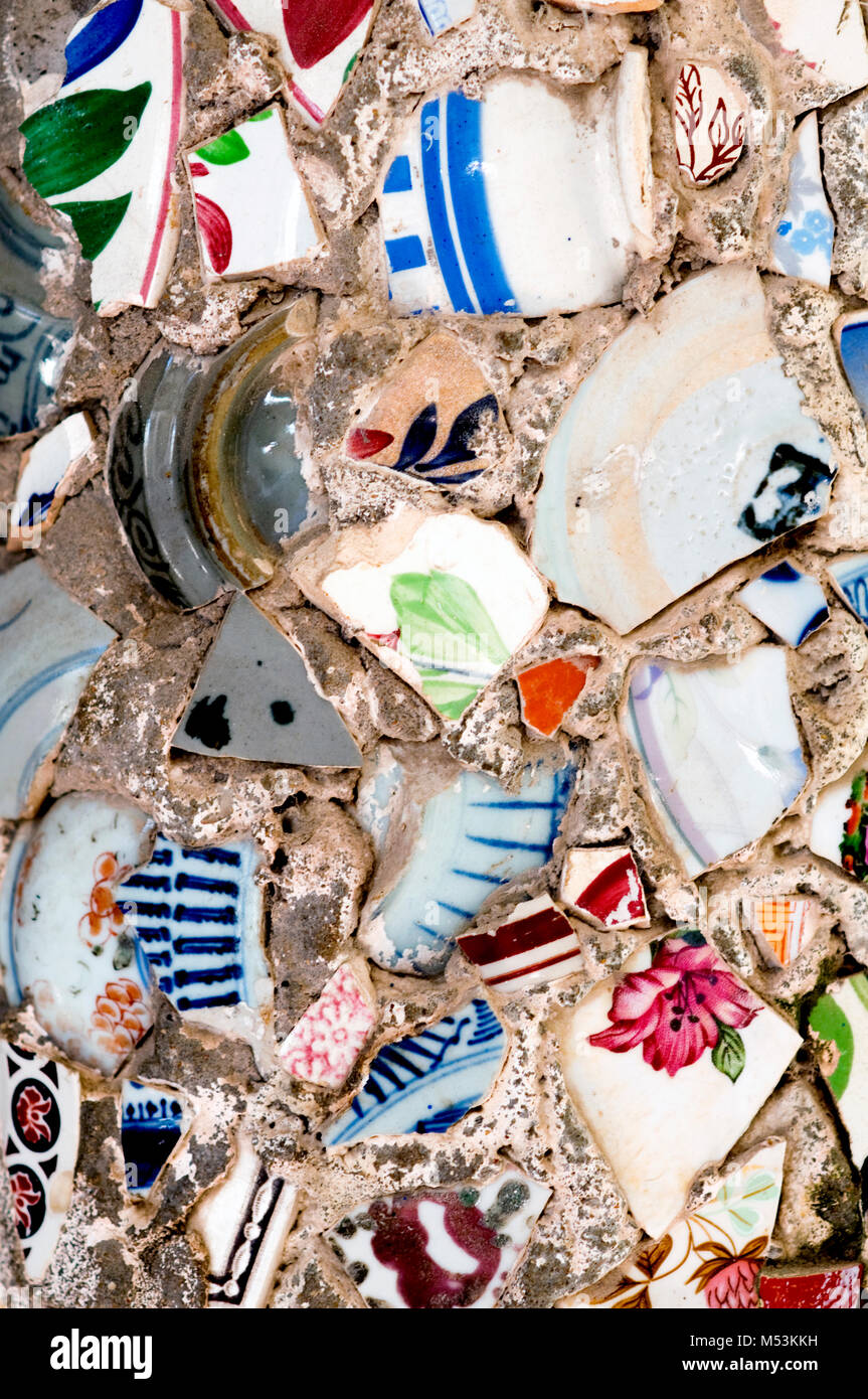 Close-up dettaglio del frammento ceramico a parete, Old Stone Town, Lamu, Kenya Foto Stock