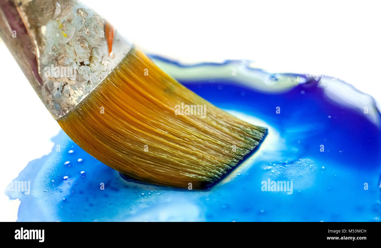 Pennello per immersione in vernice. Foto Stock