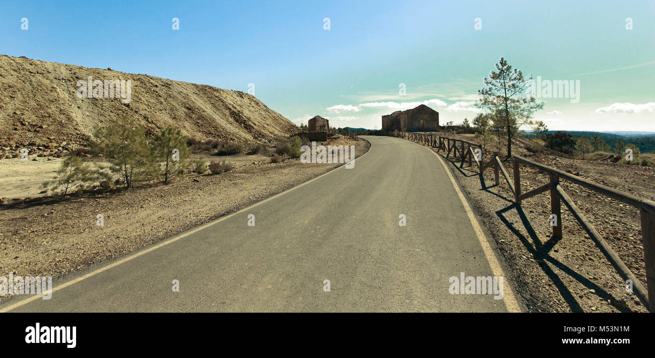 Strada per la casa in rovina Foto Stock