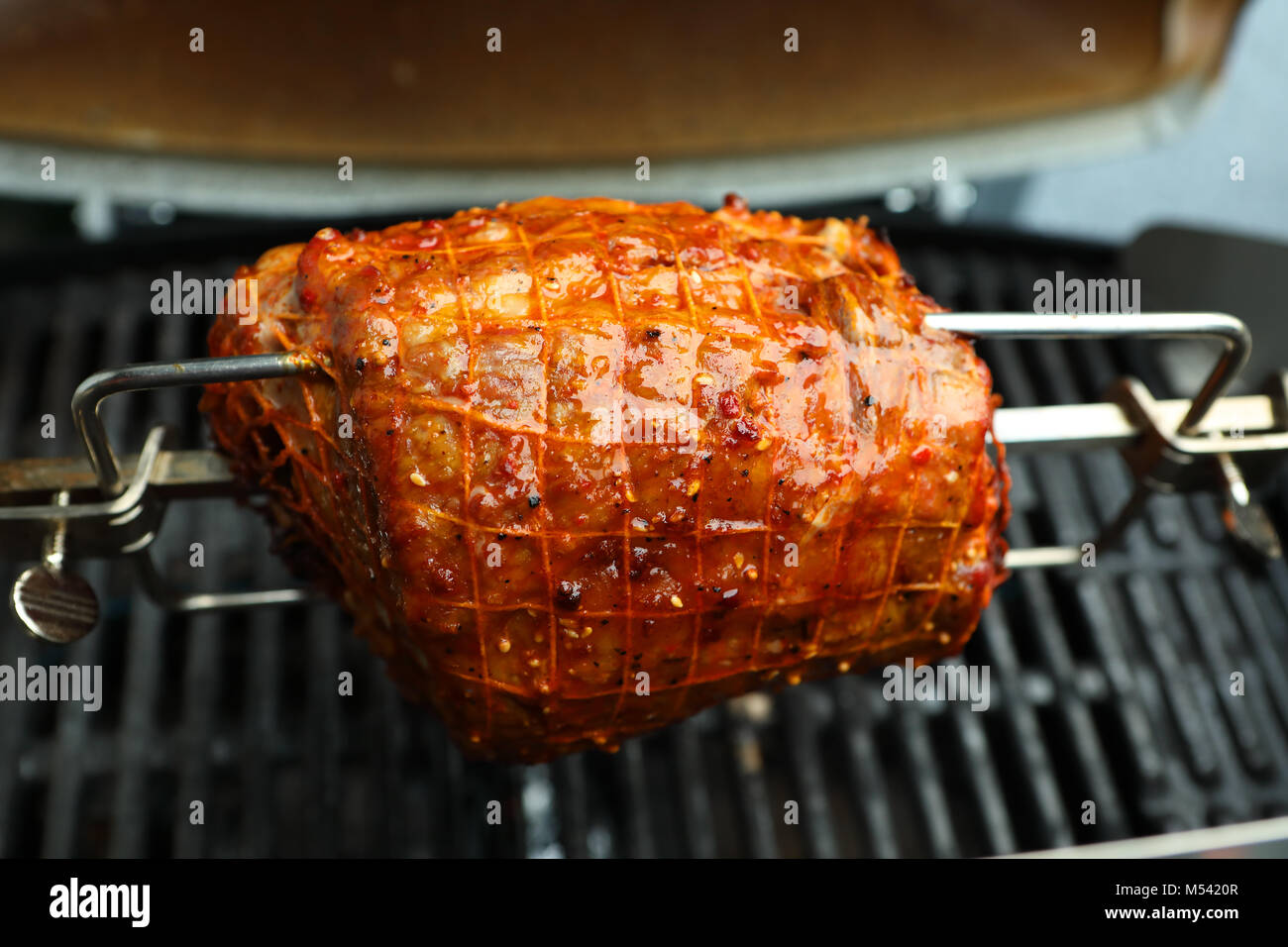 Un rotolo di arrosto allo spiedo Foto Stock