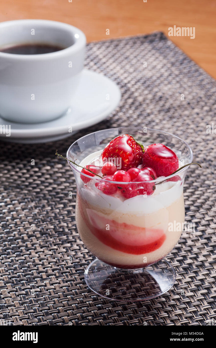 Il budino alla fragola Foto Stock