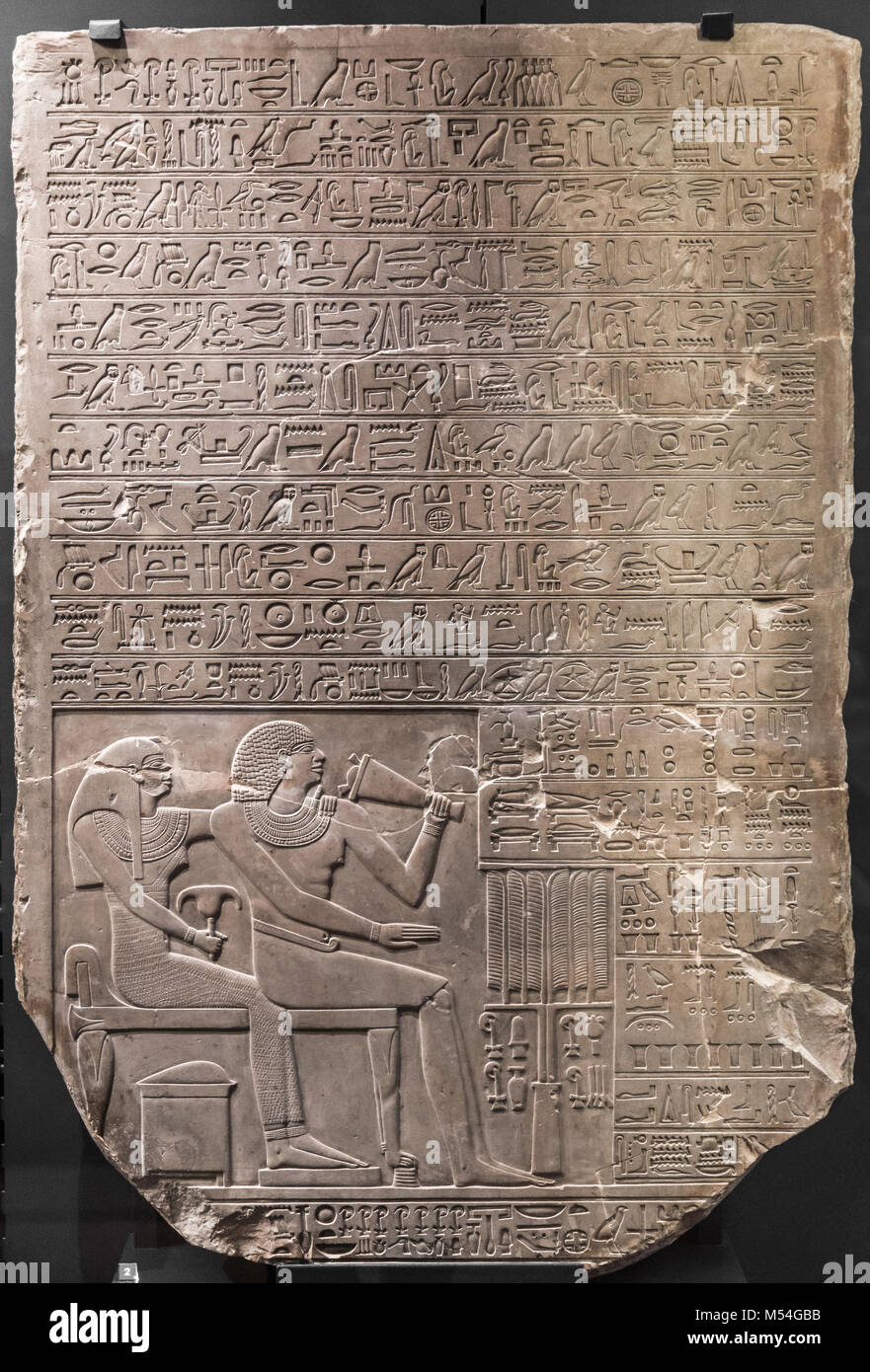 Antico bassorilievo in pietra a Chnum tempio in Egitto. Foto Stock