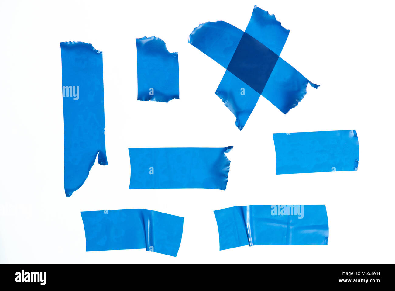Set di blu del nastro di mascheratura di pezzi isolati su sfondo bianco Foto Stock