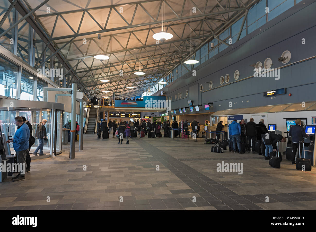 L'aeroporto hall da Tromso aeroporto con l'area check in Foto Stock