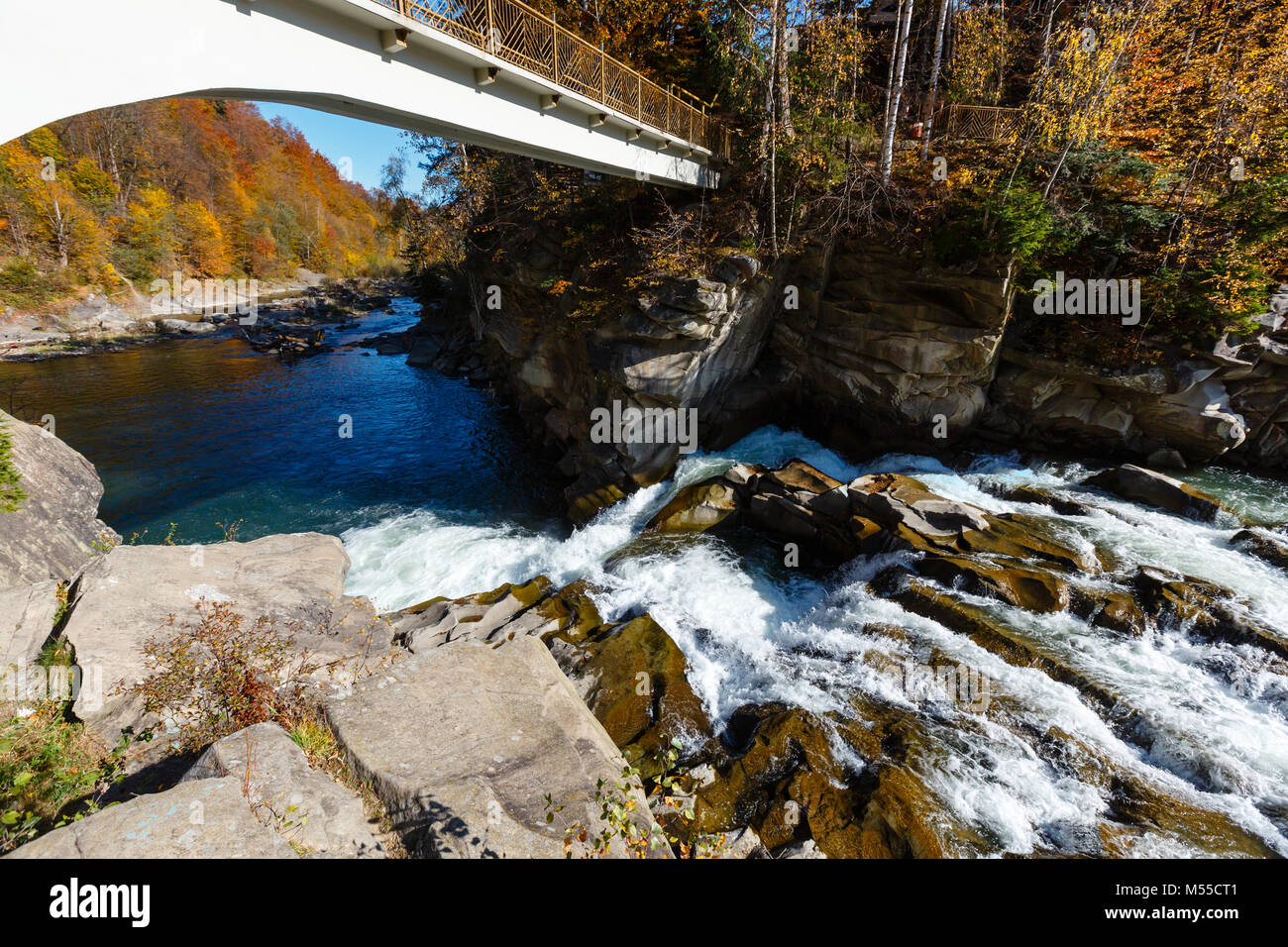 Fiume Prut, Yaremche, Ucraina. Foto Stock