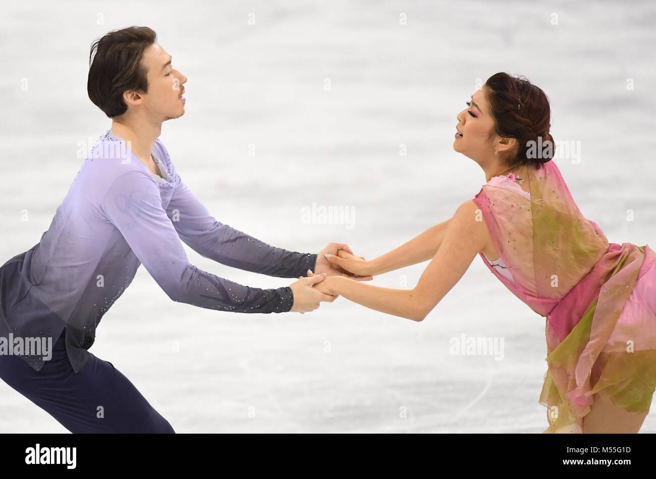 Pyeongchang, Corea del Sud. Xx Febbraio 2018. Kana Muramoto (R) e Chris Reed del Giappone competere durante la danza su ghiaccio danza libera di pattinaggio di figura al 2018 PyeongChang Olimpiadi invernali in Gangneung Ice Arena, Corea del Sud, nel febbraio 20, 2018. Kana Muramoto e Chris Reed ha ottenuto il quindicesimo posto di danza su ghiaccio evento con 160.63 punti in totale. Credito: Wang Song/Xinhua/Alamy Live News Foto Stock