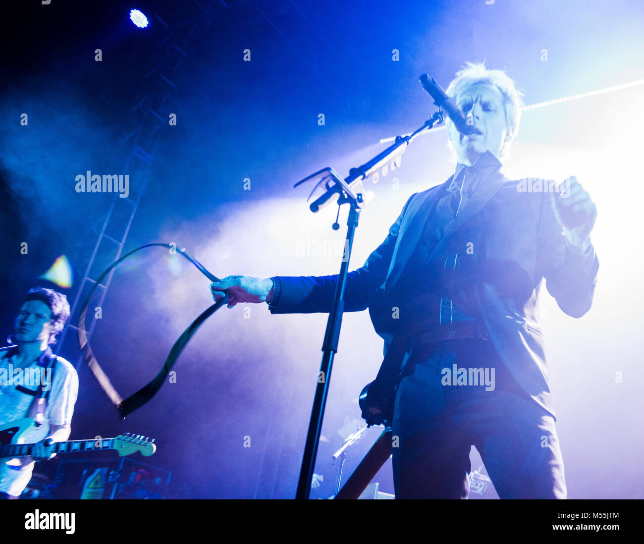 Alex Kapranos e Dino Bardot della band Franz Ferdinand performing live. O2 Academy, Leeds, Inghilterra 19 Febbraio 2018 Foto Stock