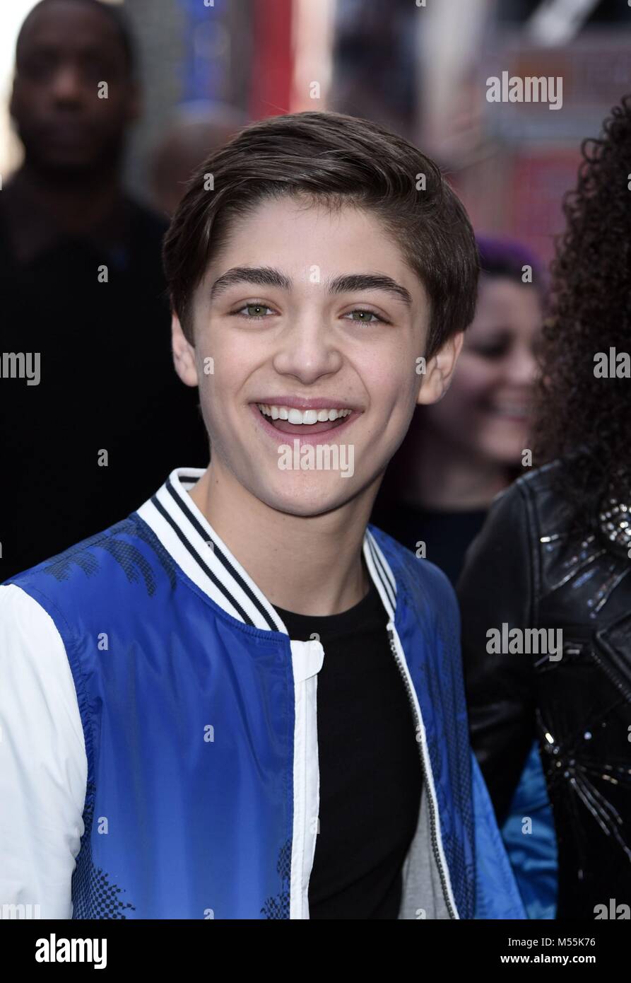 New York, NY, STATI UNITI D'AMERICA. 19 Feb, 2018. Aser Angel, visto a Good Morning America per promuovere ANDI MACK fuori e circa per ANDI MACK colato su Good Morning America (GMA), GMA Studios di New York, NY, 19 febbraio 2018. Credito: Derek Storm/Everett raccolta/Alamy Live News Foto Stock