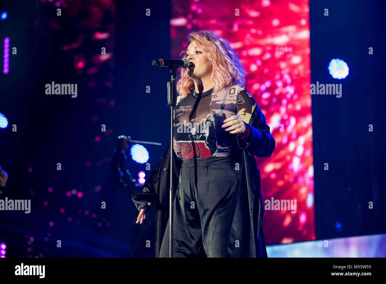 Manchester, Regno Unito. Xx Febbraio 2018. Grazia Davies esegue sull'apertura notturna del Regno Unito del 2018 X Factor Live tour all'Arena di Manchester 20/02/2018 Credit: Gary Mather/Alamy Live News Foto Stock