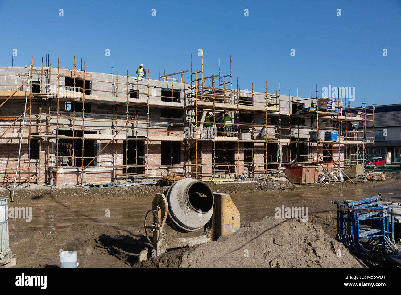 Maynooth, nella contea di Kildare, Irlanda. 20 FEB 2018: Irish alloggiamento lotte di settore per soddisfare la domanda come ancora non abbastanza nuove case sono costruite. Sito in costruzione in Maynooth. Foto Stock