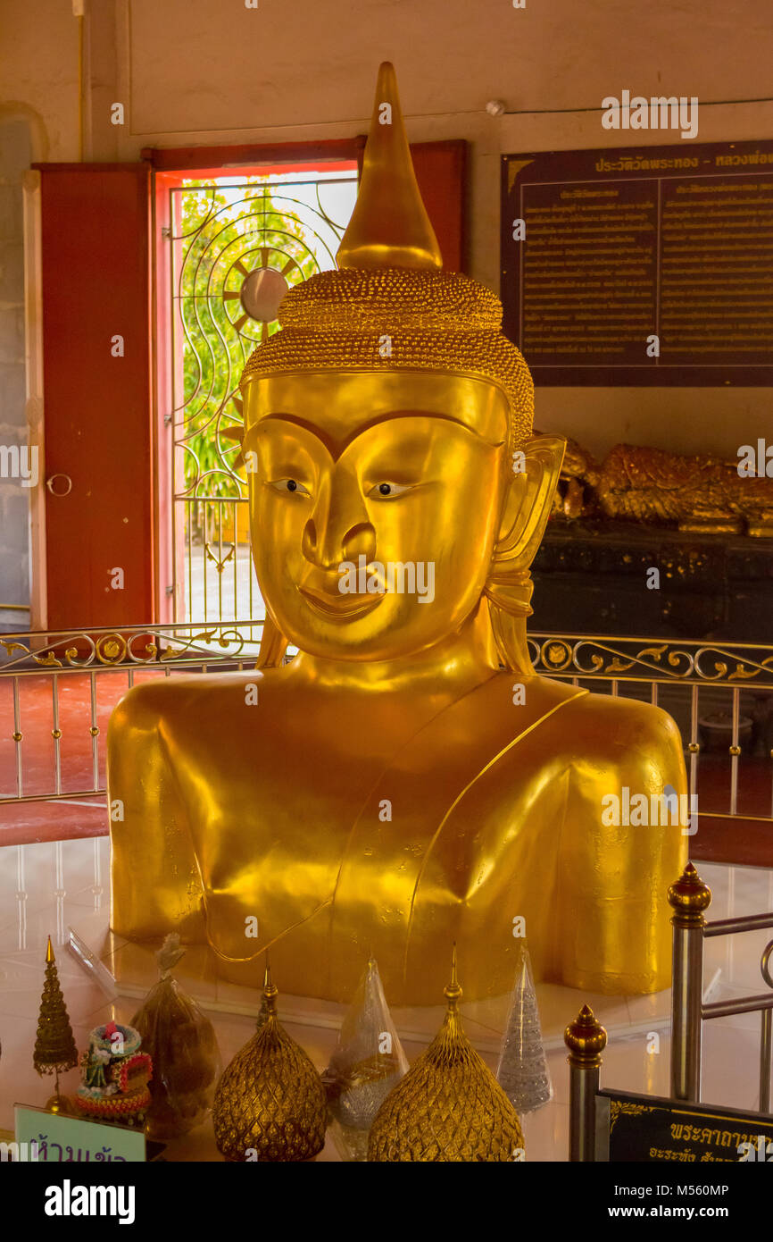 Mezzo corpo buddha Wat Chalong tempio phuket Foto Stock