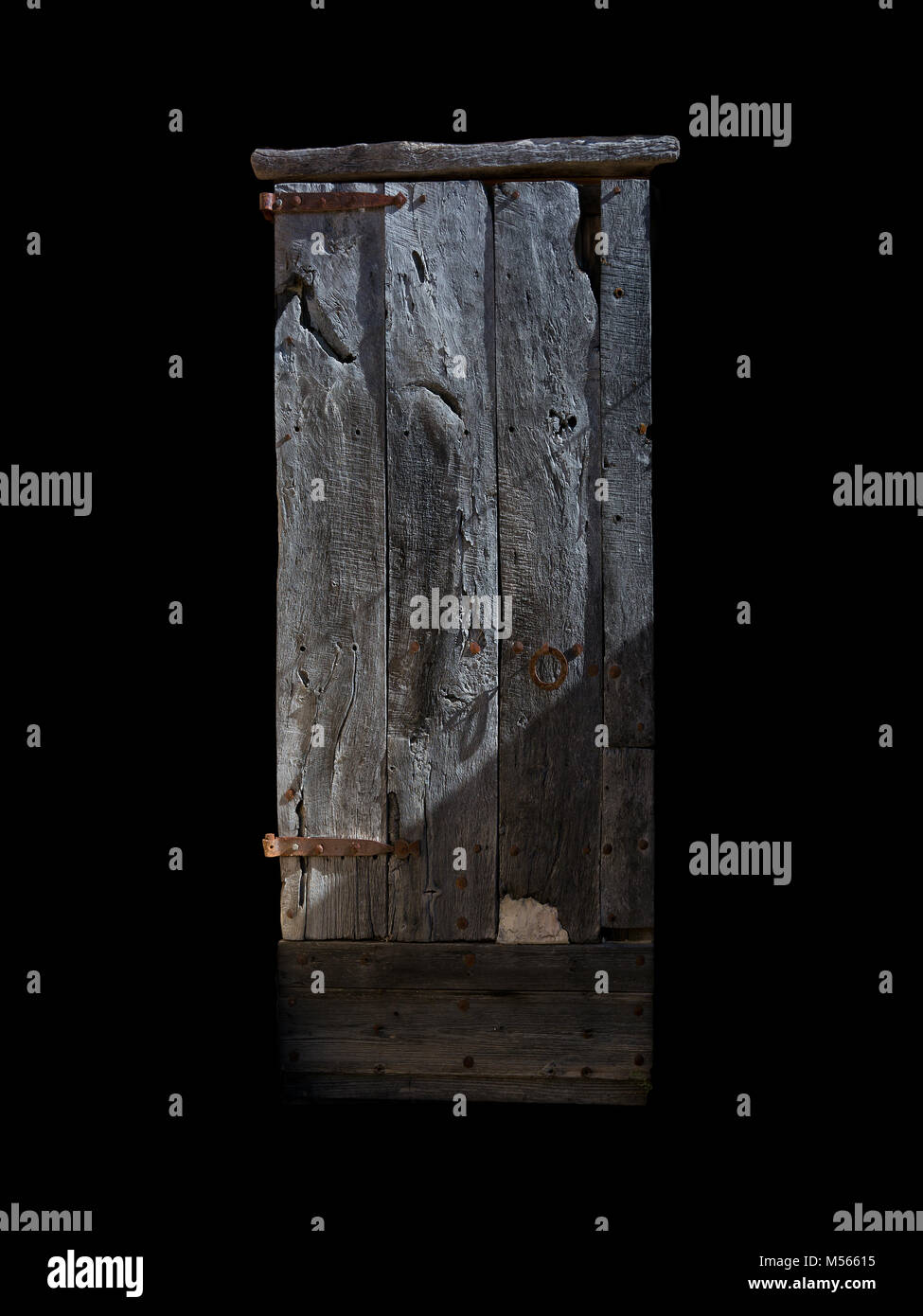 Legno rustico porta isolata su nero Foto Stock